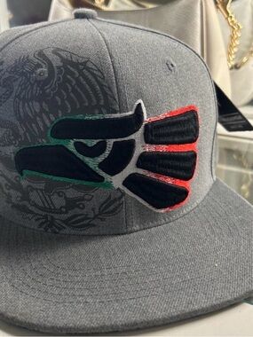 Gray Men's Flat-Brim Hat with Embroidered Eagle Accent